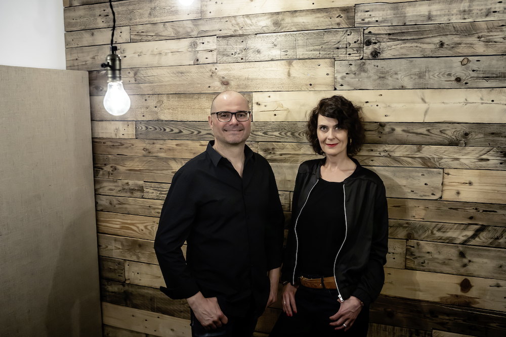 Regine Marxen & Stefan Endrigekit von HHopcast machen Podcasts